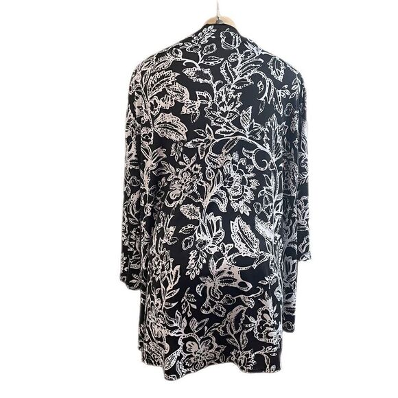 Vikki Vi Black White Floral Plus Size Cardigan Size 1X - Picture 2 of 8